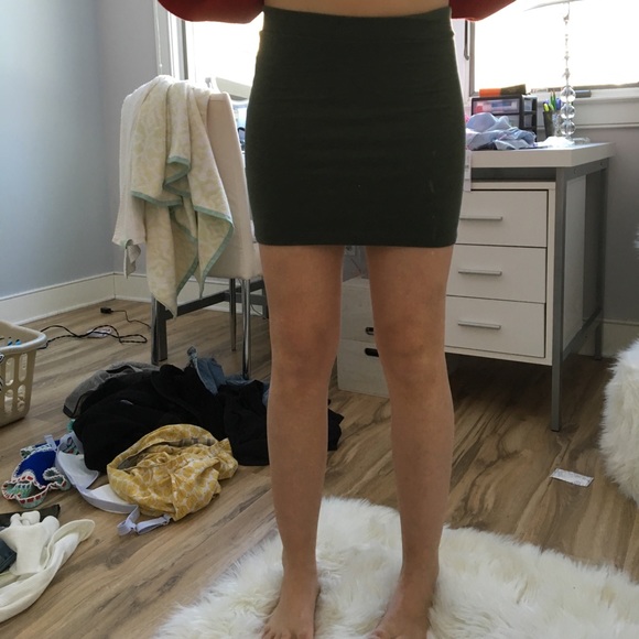Olive green pencil skirt - Picture 2 of 2